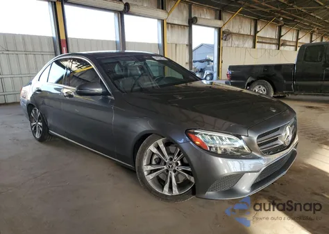 2019 Mercedes-Benz C 300 z USA, uszkodzony, nr VIN 55SWF8DB5KU289737
